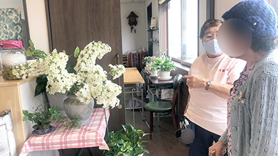 デイホーム孫の手・こまいぎ 季節の花と過ごすひととき