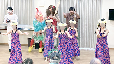 デイホーム孫の手・宮ひがし フラダンスイベントの様子