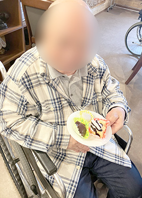 デイホーム孫の手・おおた スイーツバイキングの様子