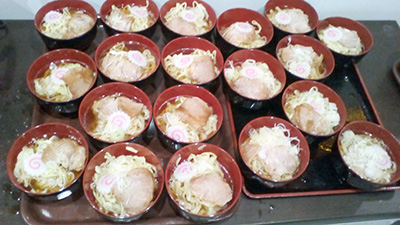デイホーム孫の手・さの ラーメンイベントの様子