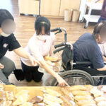 デイホーム孫の手・こまいぎ　パン販売会の様子