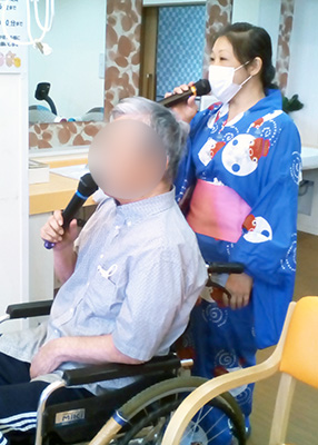デイホーム孫の手・おおた カラオケイベントイベントの様子