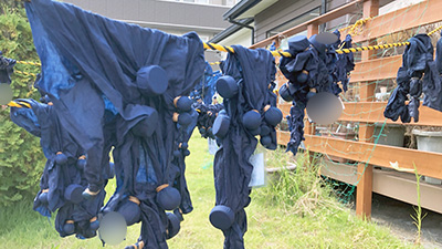デイホーム孫の手・こまいぎ 藍染体験イベントの様子