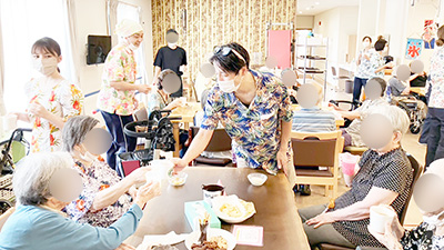 デイホーム孫の手・宮ひがし ノンアルイベント-海の家-の様子