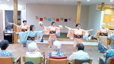 デイホーム孫の手・さの　日本舞踊鑑賞イベントの様子