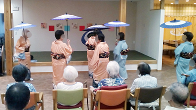 デイホーム孫の手・さの　日本舞踊鑑賞イベントの様子