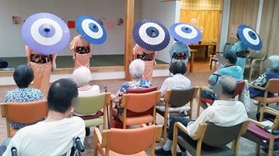 デイホーム孫の手・さの　日本舞踊鑑賞イベントの様子