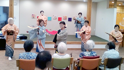 デイホーム孫の手・さの　日本舞踊鑑賞イベントの様子
