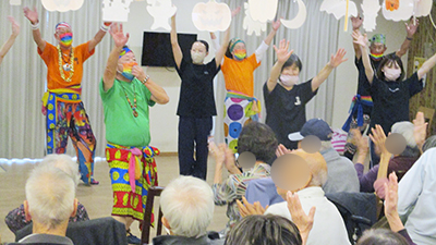 デイホーム孫の手・宮ひがし アフリカンダンスイベントの様子