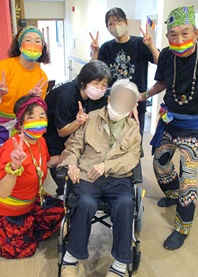 デイホーム孫の手・宮ひがし アフリカンダンスイベントの様子