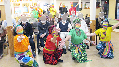 デイホーム孫の手・宮ひがし アフリカンダンスイベントの様子