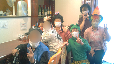 デイホーム孫の手・おおた  芋煮&ハロウィンイベントの様子