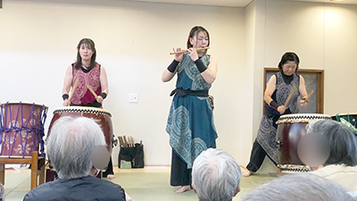 デイホーム孫の手・こまいぎ 開所8周年記念 和太鼓イベントの様子