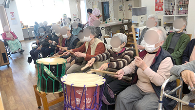 デイホーム孫の手・こまいぎ 開所8周年記念 和太鼓イベントの様子