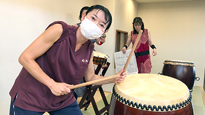 デイホーム孫の手・こまいぎ 開所8周年記念 和太鼓イベントの様子