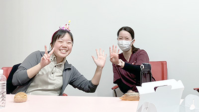 株式会社孫の手本社 職員交流イベント「お菓子ケーション」の様子