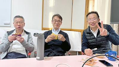 株式会社孫の手本社 職員交流イベント「お菓子ケーション」の様子