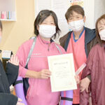 孫の手　『magotama』受賞者表彰の様子