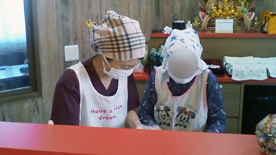 デイホーム孫の手・さの 恒例!ラーメンイベントの様子