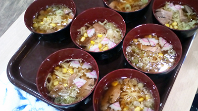 デイホーム孫の手・さの 恒例!ラーメンイベントの様子