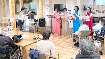 ずっと孫の手・おおた　スマイルコーラス様ご来所の様子