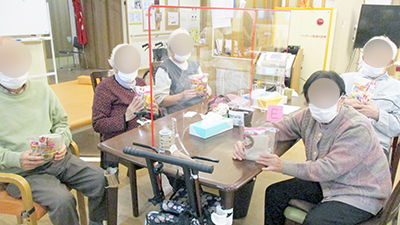 デイホーム孫の手・宮ひがし　宝探しイベントの様子