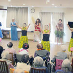 デイホーム孫の手・宮ひがし　フラダンスイベントの様子