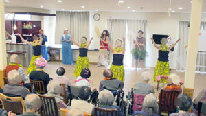 デイホーム孫の手・宮ひがし　フラダンスイベントの様子