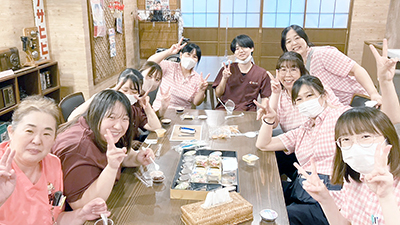 デイホーム孫の手・おおた お菓子ケーションの様子