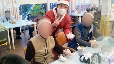 デイホーム孫の手・おおた　クリスマス会の様子