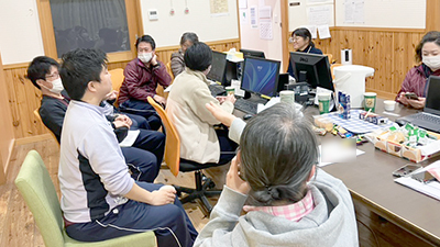 訪問看護ステーション 孫の手 お菓子ケーションの様子