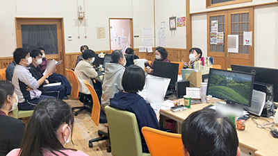 訪問看護ステーション孫の手 事業所会議の様子