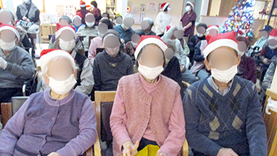 デイホーム孫の手・宮ひがし　クリスマス会の様子