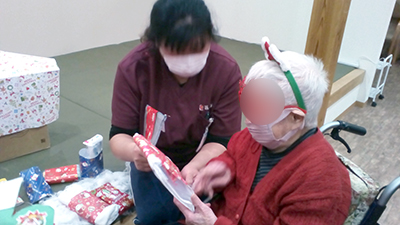 デイホーム孫の手・さの　クリスマス抽選会の様子