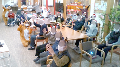 デイホーム孫の手・さの　クリスマス抽選会の様子