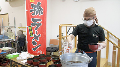 デイホーム孫の手・あしかが ら～めん祭りの様子