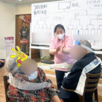 デイホーム孫の手・こまいぎ ひなまつり「新聞相撲大会」の様子