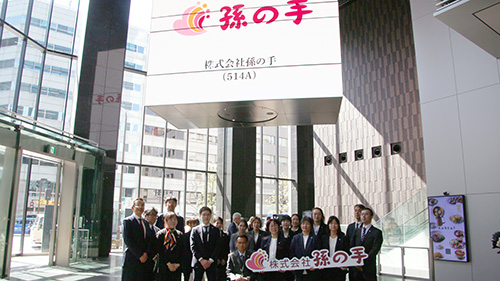 孫の手　TOKYO PRO Market 上場セレモニーの様子