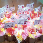 デイホーム孫の手・さの　花ブーケ作りイベントの様子